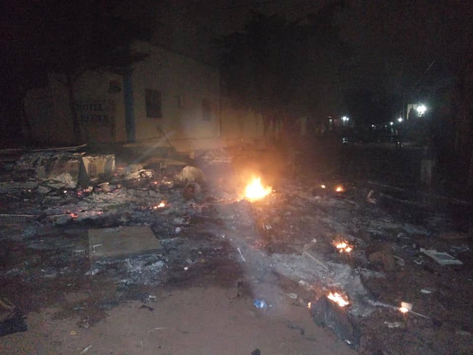 Mali: La population se révolte et brûle des bars