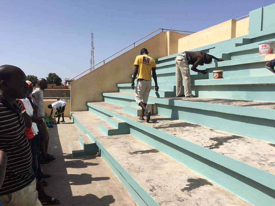 Sénégal : La jeunesse rénove un stade dans une ville d’impacts
